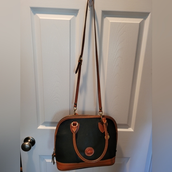 Dooney & Bourke vintage dome style bag. - Picture 6 of 13